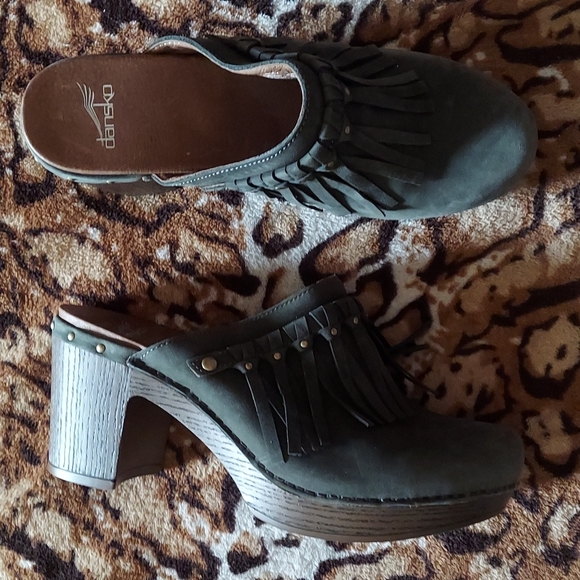 Dansko Shoes - Dansko genuine leather clogs